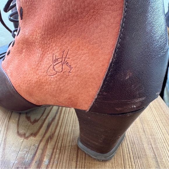 John Fluevog Bartoli Bootie in Orange/Tan Leather Women’s 8.5 - Picture 14 of 16
